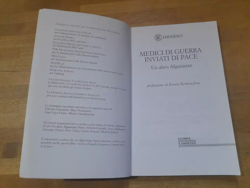 MEDICI DI GUERRA INVIATI DI PACE. AA.VV. GUERINI E ASSOCIATI. 1° EDIZIONE APRILE 2002.