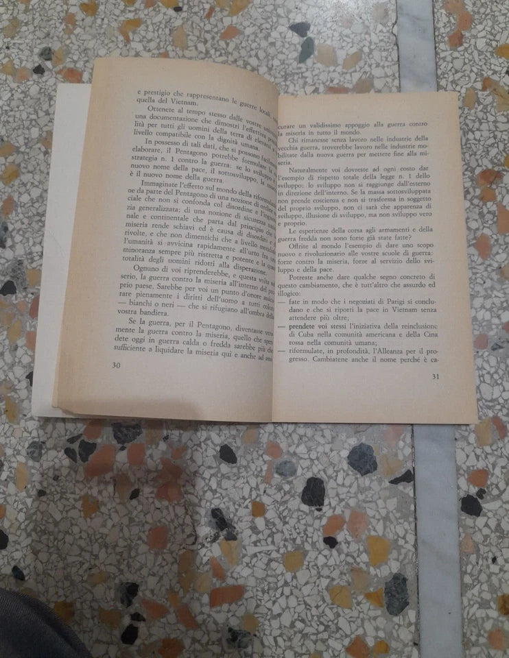 FAME E SETE DI PACE CON GIUSTIZIA. DOM HELDER CAMARA. MASSIMO EDITRICE, 1970. COLLANA: IL NOSTRO TEMPO 21.