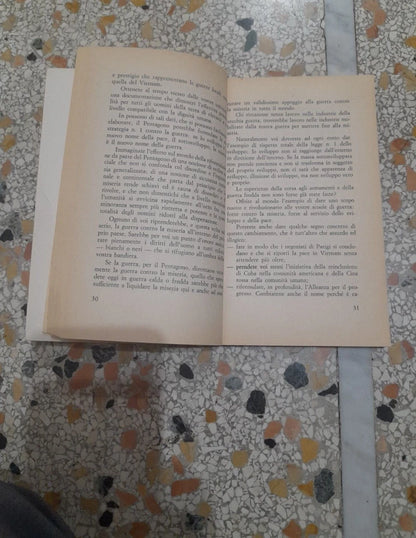 FAME E SETE DI PACE CON GIUSTIZIA. DOM HELDER CAMARA. MASSIMO EDITRICE, 1970. COLLANA: IL NOSTRO TEMPO 21.