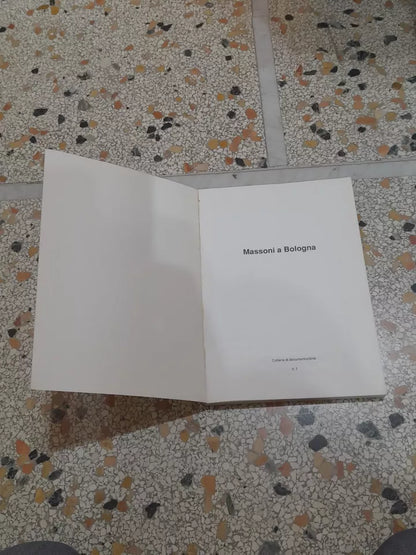 MASSONI A BOLOGNA. ISTITUTO DI STUDI E RICERCHE LEONIDA CASALI. AA.VV. RISTAMPA 1989. COLLANA DI DOCUMENTAZIONE N°1.