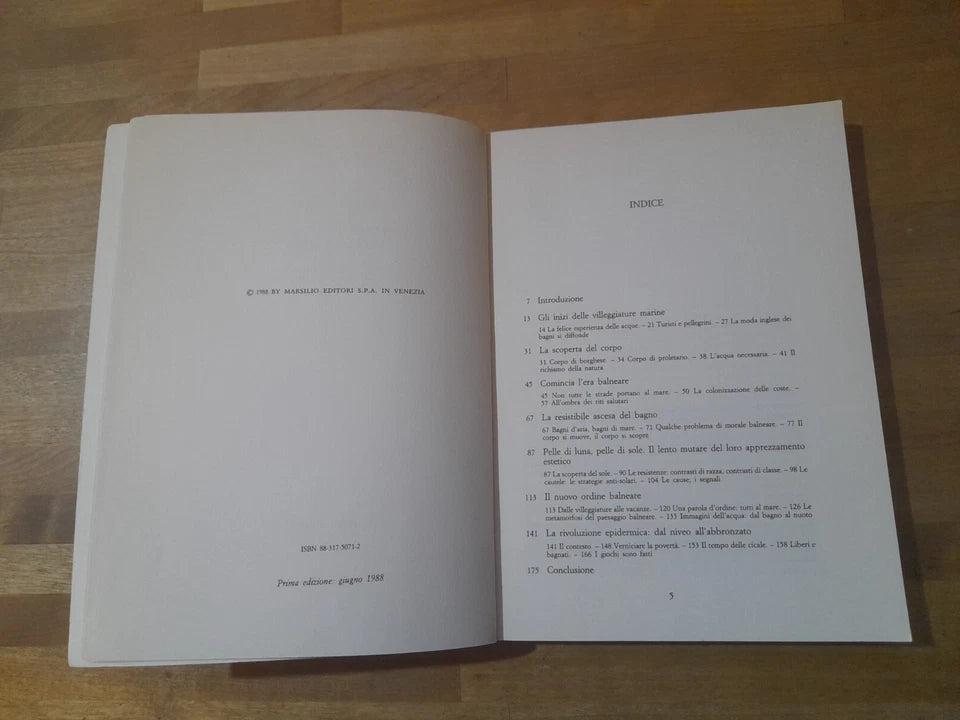 PELLE DI LUNA PELLE DI SOLE. GIORGIO TRIANI. NASCITA E STORIA DELLA CIVILTA' BALNEARE 1700-1946. MARSILIO EDITORI.  1° EDIZIONE 1988. COLLANA: SAGGI.