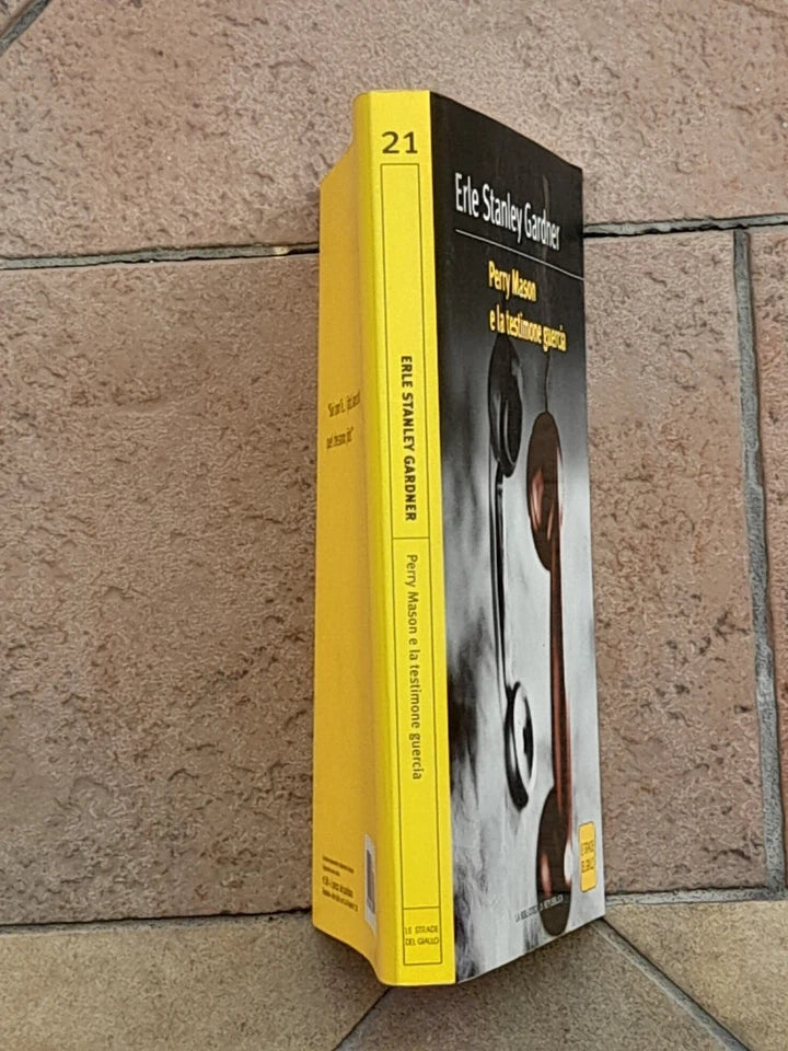 PERRY MASON E LA TESTIMONE GUERCIA. ERLE STANLEY  GARDNER. EDIZIONE SPECIALE LA BIBLIOTECA DI REPUBBLICA, SU LICENZA ARNOLDO MONDADORI, 2004. COLLANA: LE STRADE DEL GIALLO 21.