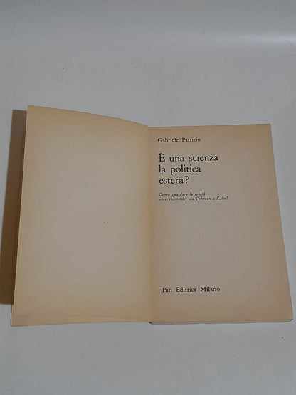 E' UNA SCIENZA LA POLITICA ESTERA? GABRIELE PATRIZIO. PAN EDITRICE. 1° EDIZIONE 1980. COLLANA: IL TIMONE 103, COLLANA DI DIVULGAZIONE.