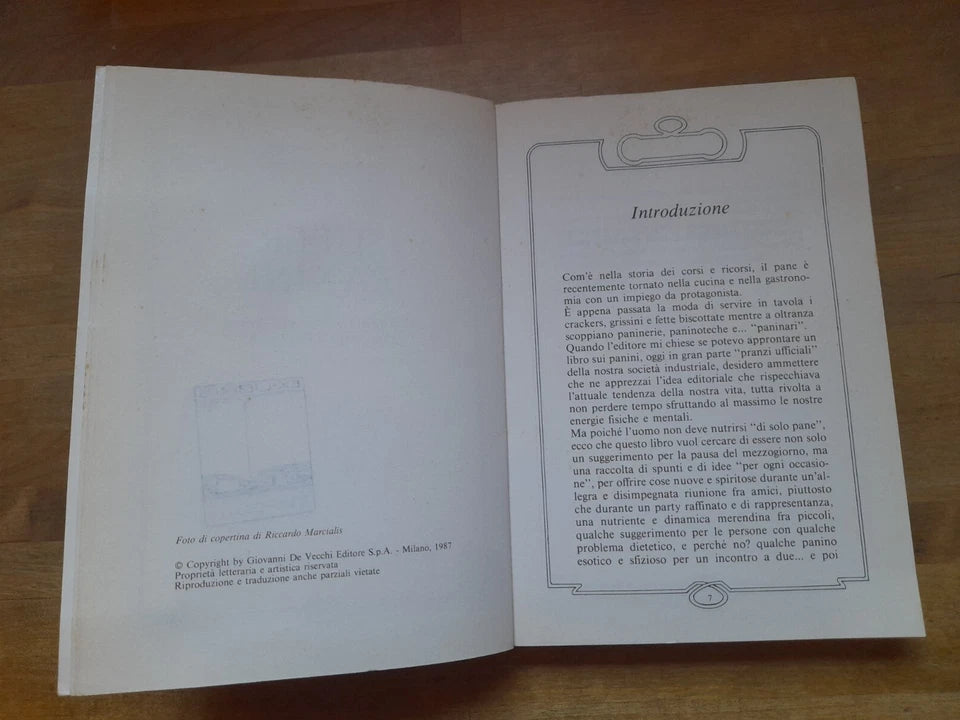 SUPER PANINI. MARIA TERESA BANDERA. DE VECCHI EDITORE 1988. 117 SQUISITE RICETTE PER PANINI, TRAMEZZINI E SANDWICH.