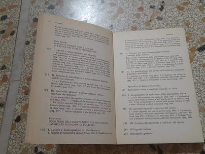 POPOLAZIONI ATTIVE. PIERRE GEORGE. MONDADORI EDITORE. 1° EDIZIONE OSCAR STUDIO MONDADORI 1979. COLLANA: GLI OSCAR STUDIO MONDADORI 71.