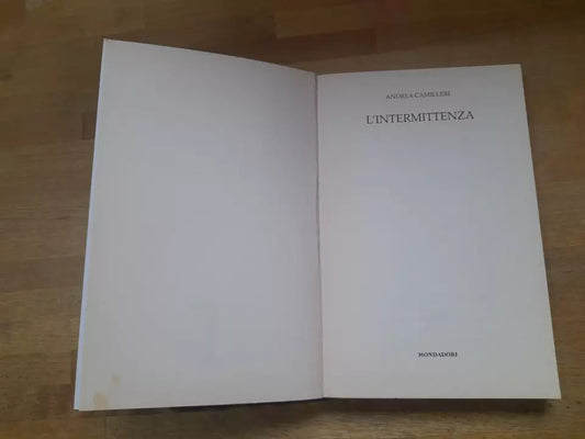 L'INTERMITTENZA. ANDREA CAMILLERI. MONDADORI EDITORE. COLLANA: NUMERI PRIMI. 1° EDIZIONE 2011.