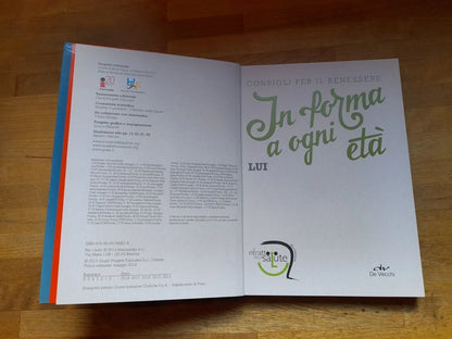 IN FORMA A OGNI ETA'. LUI. AA.VV. DE VECCHI EDITORE. 1° EDIZIONE MAGGIO 2014. COLLANA: INTERMEDIA - RITRATTO DELLA SALUTE.