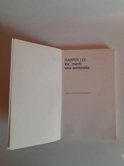 VA', METTI UNA SENTINELLA. HARPER LEE. COLLANA: UNIVERSALE ECONOMICA FELTRINELLI. FELTRINELLI EDITORE. 1° EDIZIONE 2017.