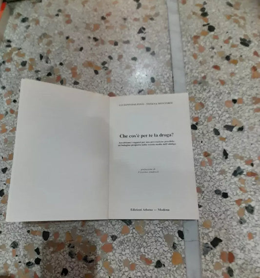 CHE COS'E' PER TE LA DROGA?. DALZOVO - MONTORSI.  EDIZIONI ATHENA. PREFAZIONE DI VITTORINO ANDREOLI. RISTAMPA 1980.