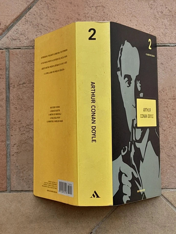 UNO STUDIO IN ROSSO - IL SEGNO DEI QUATTRO - IL MASTINO DEI BASKERVILLE - LA VALLE DELLA PAURA - LE AVVENTURE DI SHERLOCK HOLMES. COLLANA: I CLASSICI DEL GIALLO 2. ARTHUR CONAN DOYLE. MONDADORI EDITORE. RISTAMPA 2007.