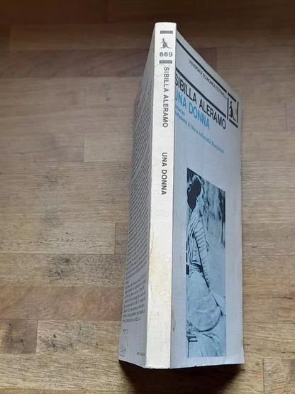 UNA DONNA. SIBILLA ALERAMO. FELTRINELLI EDITORE. COLLANA: UNIVERSALE ECONOMICA FELTRINELLI 669. 13° EDIZIONE 1980.