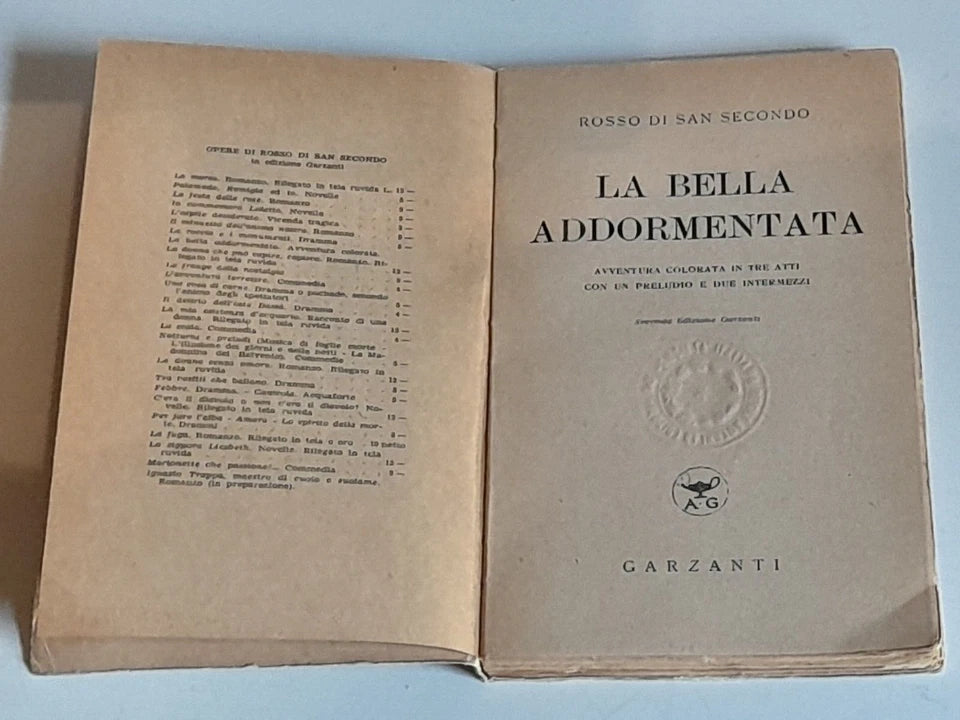 LA BELLA ADDORMENTATA. PIERMARIA ROSSO DI SAN SECONDO. AVVENTURA COLORATA IN TRE ATTI CON UN PRELUDIO E DUE INTERMEZZI. GARZANTI EDITORE. 2° EDIZIONE 1923.
