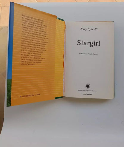 STARGIRL. JERRY SPINELLI. COLLANA: JUNIOR BESTSELLERS. MONDADORI EDITORE. 1° EDIZIONE FEBBRAIO 2001.