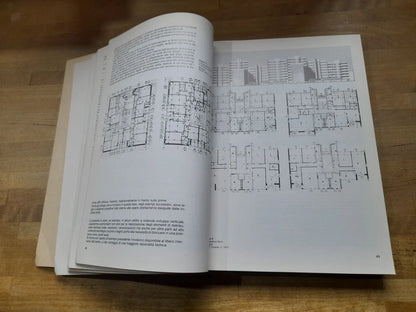 PROGETTARE NEL PROCESSO EDILIZIO. COLLANA: STUDI SULL'INDUSTRIALIZZAZIONE EDILIZIA CISE 8. EDIZIONI LUIGI PARMA. 1° EDIZIONE 1981.