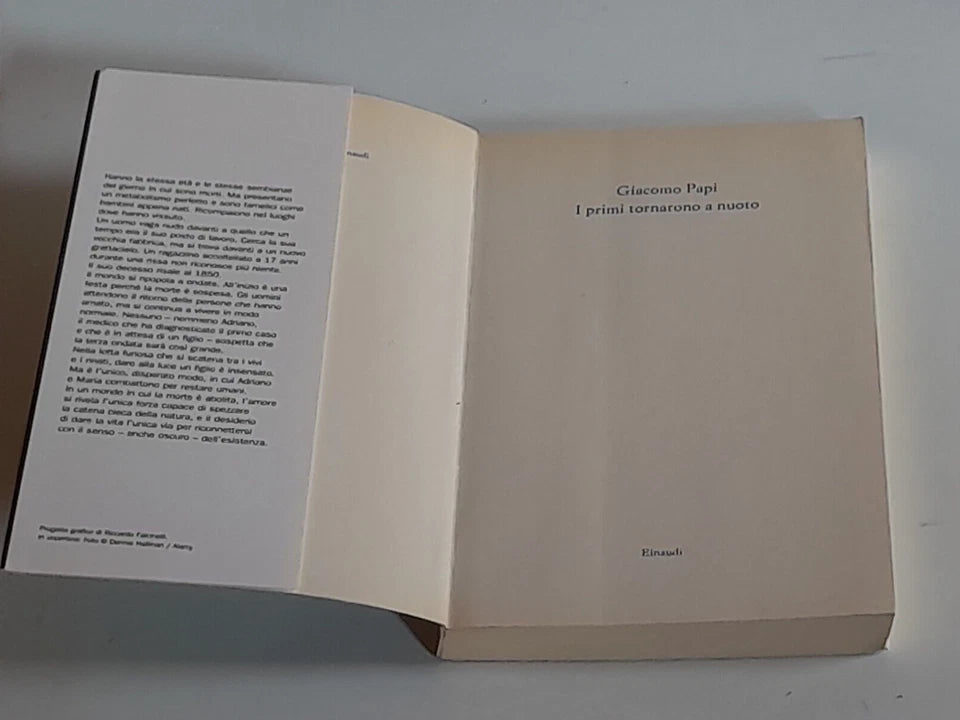I PRIMI TORNARONO A NUOTO. GIACOMO PAPI. EINAUDI EDITORE. COLLANA: EINAUDI STILE LIBERO BIG. 2° EDIZIONE 2012.