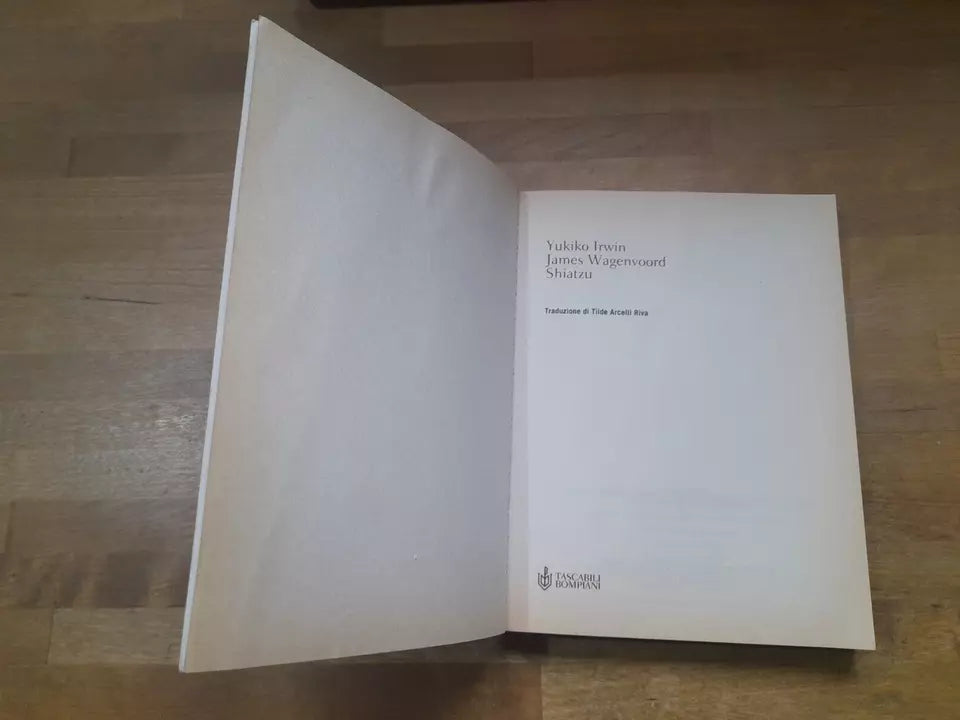 SHIATZU. YUKIKO IRWIN / JAMES WAGENVOORD. BOMPIANI EDITORE. COLLANA: TASCABILI BOMPIANI 257. LEMURI. XIX EDIZIONE 2002.