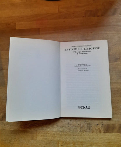 LE FIABE DEL LIETO FINE. PSICOLOGIA DELLE STORIE DI REDENZIONE. CAPIRE LE FIABE PER CAPIRE NOI STESSI. MARIE-LOUIS VON FRANZ. TEA EDITRICE. COLLANA: TEADUE 389. 1° EDIZIONE TEADUE, 1996.