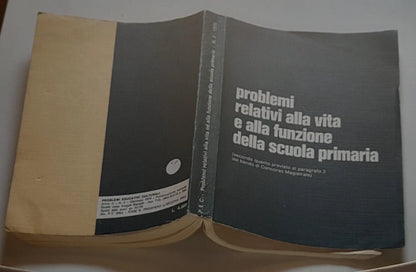 PROBLEMI RELATIVI ALLA VITA E ALLA FUNZIONE DELLA SCUOLA PRIMARIA. A CURA DELL'EQUIPE DIRETTA DA ERCOLE BARALDI. CENTRO PROGRAMMAZIONE EDITORIALE ANNO II - N. 2 - GENNAIO 1976. COLLANA: PROBLEMI EDUCATIVI CULTURALI.