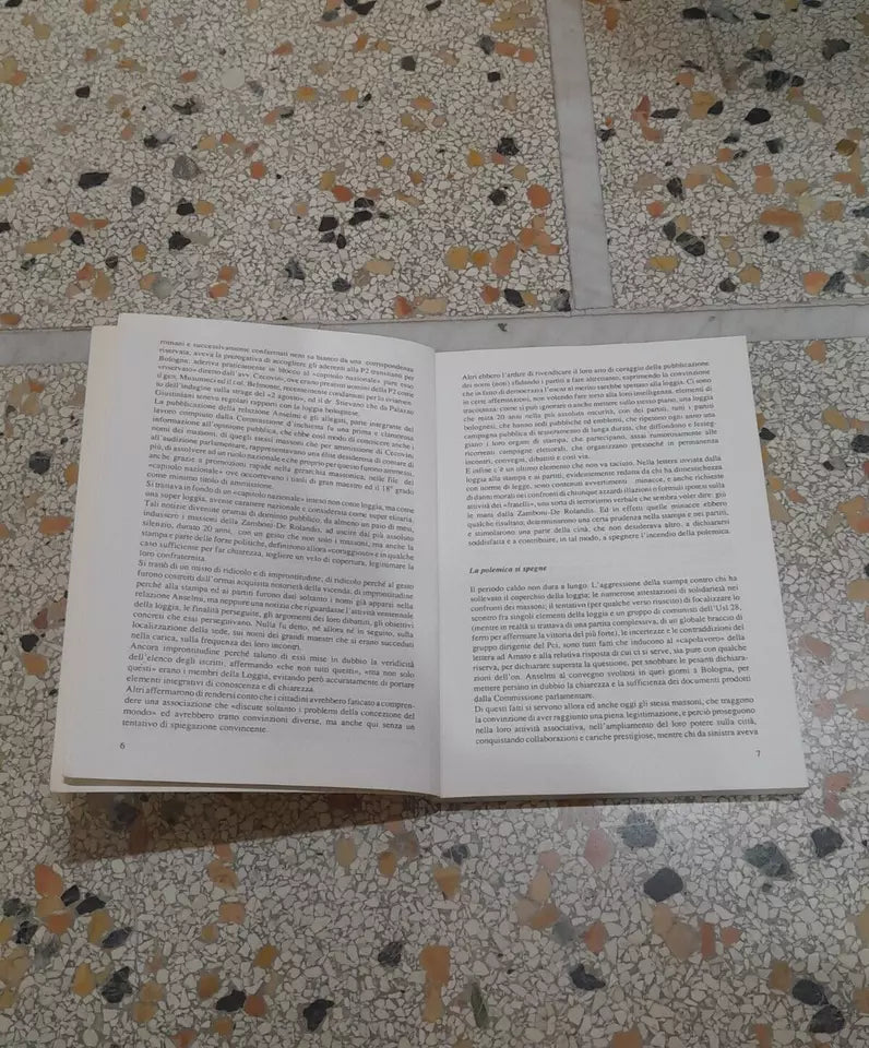 MASSONI A BOLOGNA. ISTITUTO DI STUDI E RICERCHE LEONIDA CASALI. AA.VV. RISTAMPA 1989. COLLANA DI DOCUMENTAZIONE N°1.