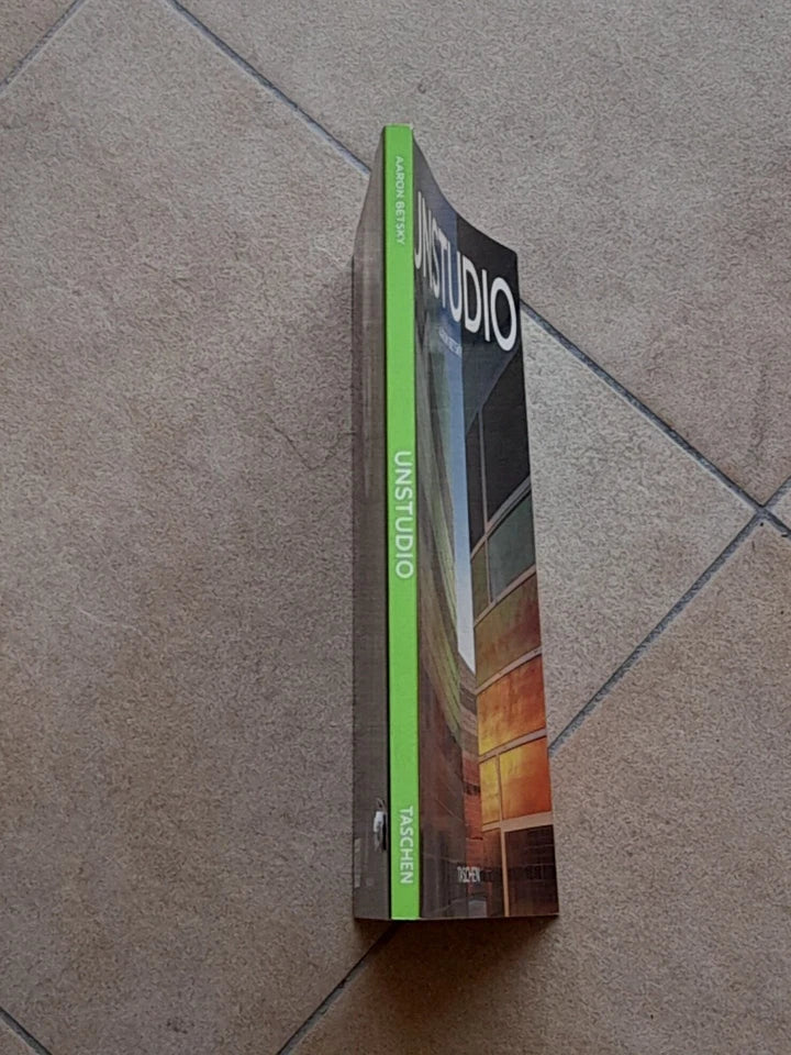 UNSTUDIO. LO SPAZIO FLUTTUANTE. AARON BETSKY. TASCHEN  EDIZIONE ITALIANA 2008.