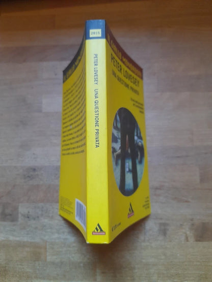 UNA QUESTIONE PRIVATA. PETER LOVESEY. IL GIALLO MONDADORI 2815. 1° EDIZIONE 2003. MONDADORI EDITORE.