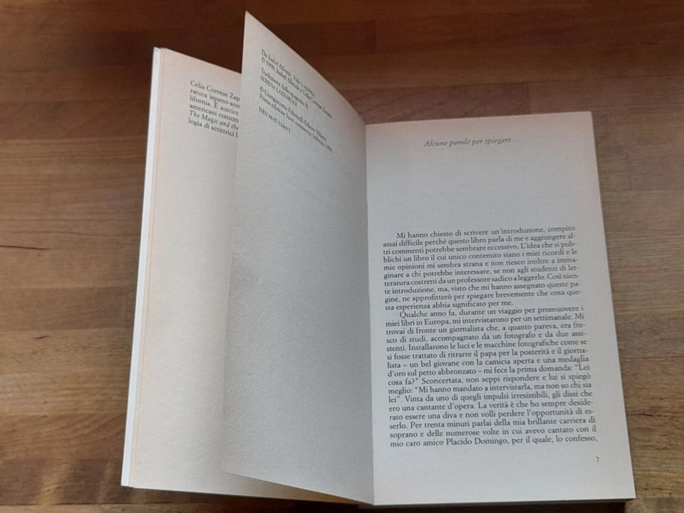 IL MONDO DI ISABEL ALLENDE. A CURA DI CELIA CORREAS ZAPATA. FELTRINELLI EDITORE. 1° EDIZIONE 1999.