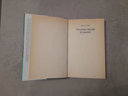 VERONIKA DECIDE DI MORIRE. PAULO COELHO. EDIZIONE MONDOLIBRI SU LICENZA RCS 2000.