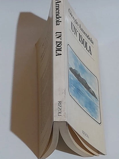UN'ISOLA. GIORGIO AMENDOLA. RIZZOLI EDITORE. 1° EDIZIONE APRILE 1980.