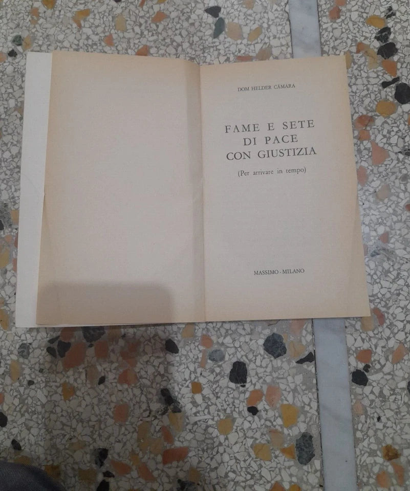 FAME E SETE DI PACE CON GIUSTIZIA. DOM HELDER CAMARA. MASSIMO EDITRICE, 1970. COLLANA: IL NOSTRO TEMPO 21.