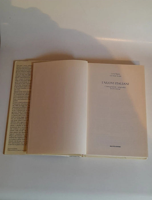 I NUOVI ITALIANI. LIVIA TURCO CON PAOLA TAVELLA. MONDADORI EDITORE. COLLANA: FRECCE. 2° EDIZIONE LUGLIO 2005.