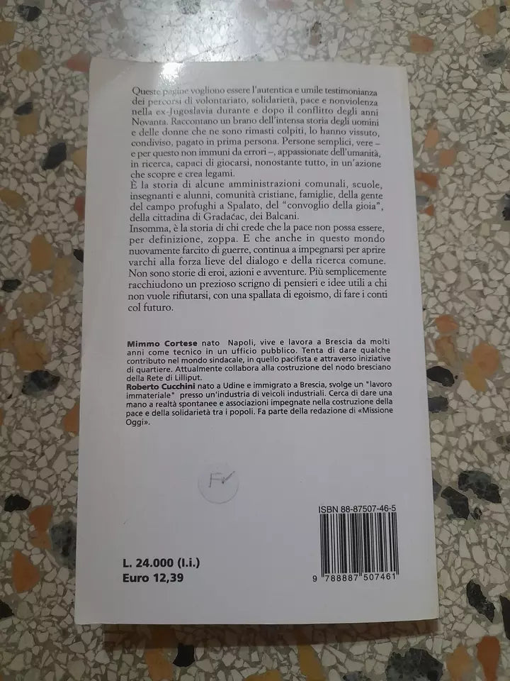 LA FORZA LIEVE. TRE ESPERIENZE DI VOLONTARIATO PACIFISTA NEI BALCANI. AA.VV. RISTAMPA 2001. EDIZIONI LA MERIDIANA. COLLANA: PACEINSIEME...ALLE RADICI DELL'ERBA.