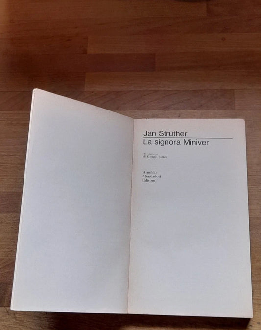LA SIGNORA MINIVER. JAN STRUTHER. MONDADORI EDITORE. COLLANA: GLI OSCAR SETTIMANALI 27. 362° MIGLIAIO. 1° EDIZIONE GLI OSCAR OTTOBRE 1965.