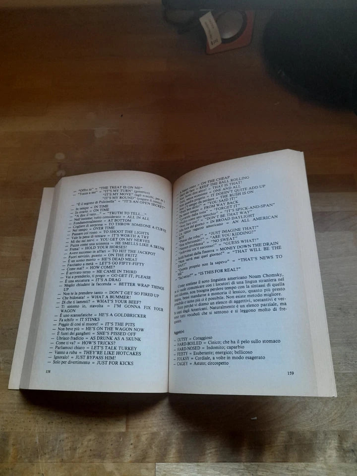 AMERICAN ENGLISH. L'INGLESE CHE SI PARLA IN U.S.A. LIVIO HOFMANN CORTESI. 1° EDIZIONE BUR 1985. COLLANA: BUR MANUALI.