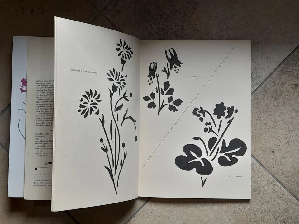 WILDFLOWERS CUT & STENCILS. 52 FULL-SIZE STENCILS. CELESTE PLOWDEN. DOVER PUBLICATIONS, INC., NEW YORK.  1 ° EDIZIONE 1992.