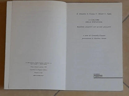 I COLORI DELL'INFANZIA. BAMBINI STRANIERI NEI SERVIZI EDUCATIVI. AA.VV. GUERINI E ASSOCIATI EDITORI. COLLANA: DIMENSIONI EDUCATIVE 4. 1° EDIZIONE  1990.
