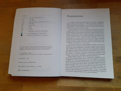 LE BASI SCIENTIFICHE DELLA DIETA MEDITERRANEA. NUTRIZIONE E SALUTE. ELISABETTA AGRADI. VERDUCI EDITORE.1° EDIZONE 1988.