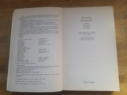 PERCORSI FEMMINILI LAVORO, FORMAZIONE E FAMIGLIA NEL LAZIO. AA.VV. FRANCO ANGELI EDITORE. RISTAMPA 1988. COLLANA: ISFOL - STRUMENTI E RICERCHE.