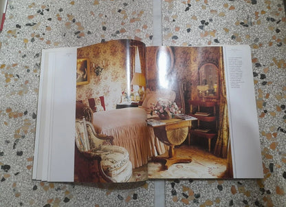 PERSONAGGI E CASE FAMOSE. ABITARE CON STILE NELLE METROPOLI D'EUROPA E D'AMERICA. ELIZABETH HEYERT. EDITORIALE GIORGIO MONDADORI. EDIZIONE ITALIANA ILLUSTRATA, SETTEMBRE 1990.