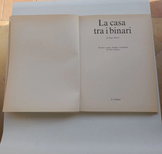 LA CASA TRA I BINARI. SERGIO BITOSSI. VALLARDI-GARZANTI EDITORE. 1° EDIZIONE OTTOBRE 1981. COLLANA: STORIE RACCONTI AVVENTURE.