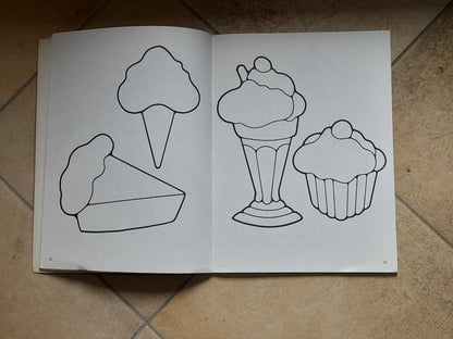 SUNCATCHERS STAINED GLASS PATTERN BOOK. CONNIE EATON. 120 DESIGNS. DOVER PUBLICATIONS, INC., NEW YORK. 1° EDIZIONE 1987.