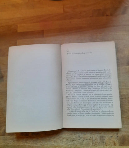 FREUD. CON ANTOLOGIA FREUDIANA. CESARE L.MUSATTI. BOLLATI BORINGHIERI EDITORE. COLLANA: BORINGHIERI UNIVERSALE SCIENTIFICA 56. RISTAMPA 1974.