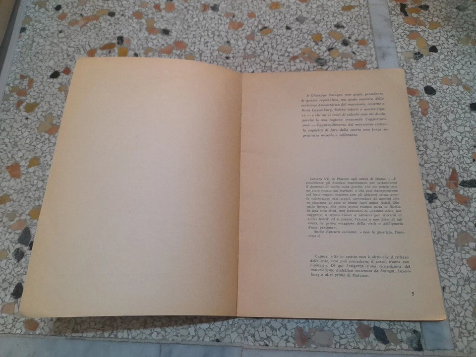 MARX GIOVANE A PRAGA. GIUSEPPE PASSALACQUA. AGENZIA INFORMAZIONI POLITICHE. SENZA DATA DI PUBBLICAZIONE. ANNO...1970?.