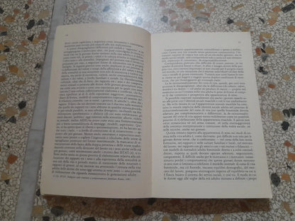 QUASI ADULTE. PERCORSI E MODELLI DI DONNA NELLA TRANSIZIONE DEI VENTI ANNI. MARIA MERELLI. FRANCO ANGELI EDITORE. 1° EDIZIONE 1989. COLLANA: CENTRO STUDI E DOCUMENTAZIONE SULLA CONDIZIONE SOCIALE E GIOVANILE DEL PROGETTO GIOVANI DEL COMUNE DI MODENA.