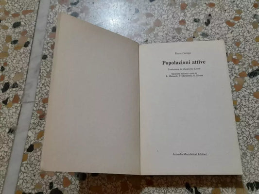 POPOLAZIONI ATTIVE. PIERRE GEORGE. MONDADORI EDITORE. 1° EDIZIONE OSCAR STUDIO MONDADORI 1979. COLLANA: GLI OSCAR STUDIO MONDADORI 71.