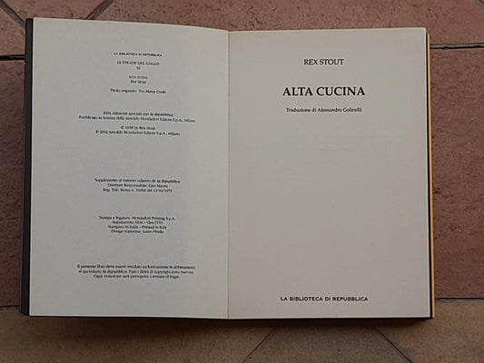 ALTA CUCINA. REX STOUT. COLLANA: LE STRADE DEL GIALLO 32. EDIZIONE SPECIALE LA BIBLIOTECA DI REPUBBLICA, SU LICENZA ARNOLDO MONDADORI 2004.