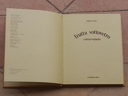 FRUTTA SOTTOVETRO. ANGELO SORZIO. F.LLI FABBRI EDITORI. COLLANA: CONSERVATUTTO. 4° RISTAMPA 1976.