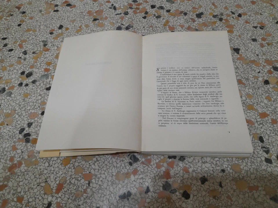ARCHITETTURA E DECORAZIONI NELLE CHIESE DI MILANO. EVA TEA. A CURA DEL BANCO AMBROSIANO. EDIZIONE FUORI COMMERCIO 1952.