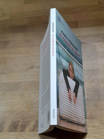 IO VIAGGIO DA SOLA. MARIA PEROSINO. 7° EDIZIONE 2012. EINAUDI EDITORE. COLLANA:  EINAUDI SUPER ET.  I CORALLI.