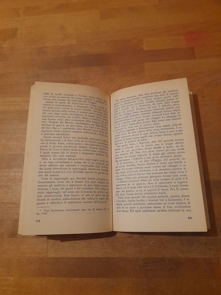 IL FLAGELLO DELLA SVASTICA. LORD RUSSEL. FELTRINELLI EDITORE. COLLANA: FELTRINELLI 284/UE. 4° EDIZIONE 1960.
