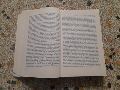 BOLOGNA QUALE FUTURO. EDITORI RIUNITI. LUCIANO GUERZONI, RENZO IMBENI, RENATO ZANGHERI, ADALBERTO MINUCCI. 1° EDIZIONE 1982.
